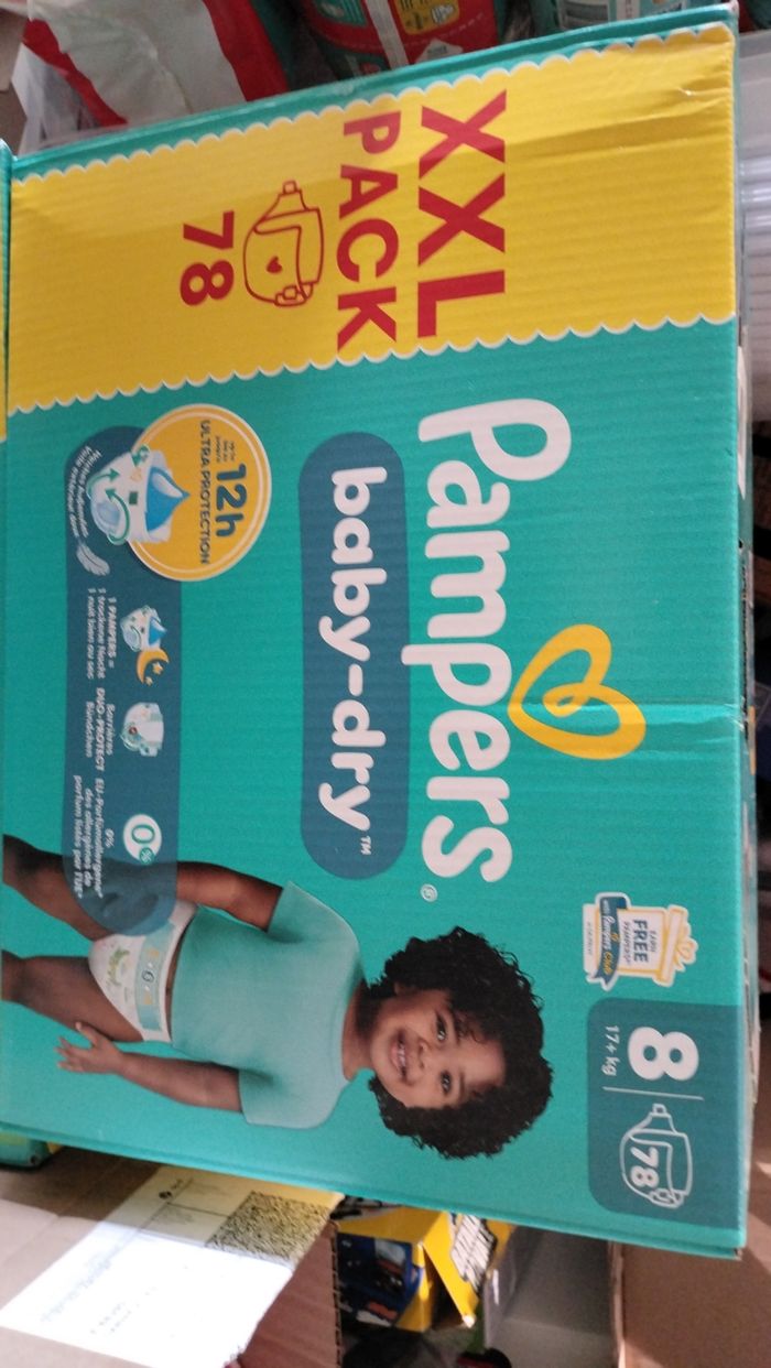 Carton de couches Pampers taille 8