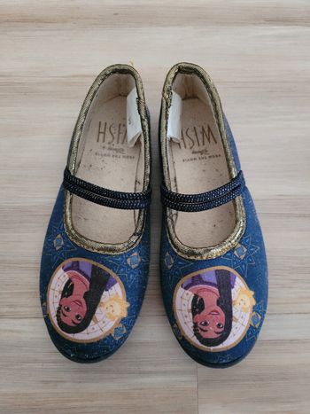 Chaussons fille, motif Wish, taille 30, très bon état. 