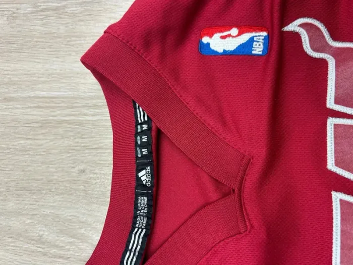 Maillot NBA Miami Heat #3 Dwyane Wade Adidas Swingman Rouge - Taille M enfant - photo numéro 4