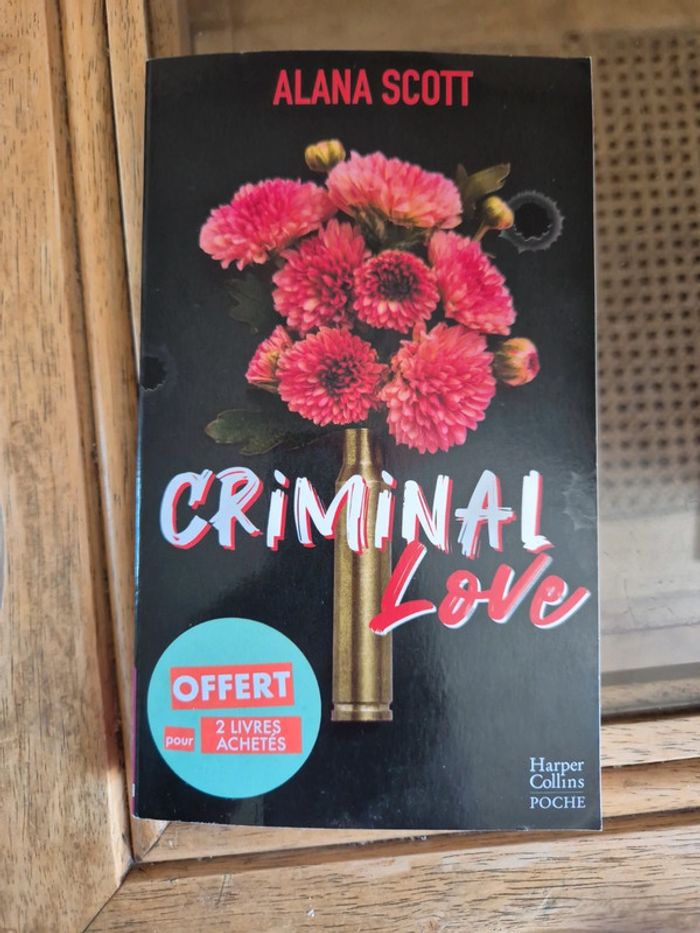 livre criminal love de Alana Scott - photo numéro 5