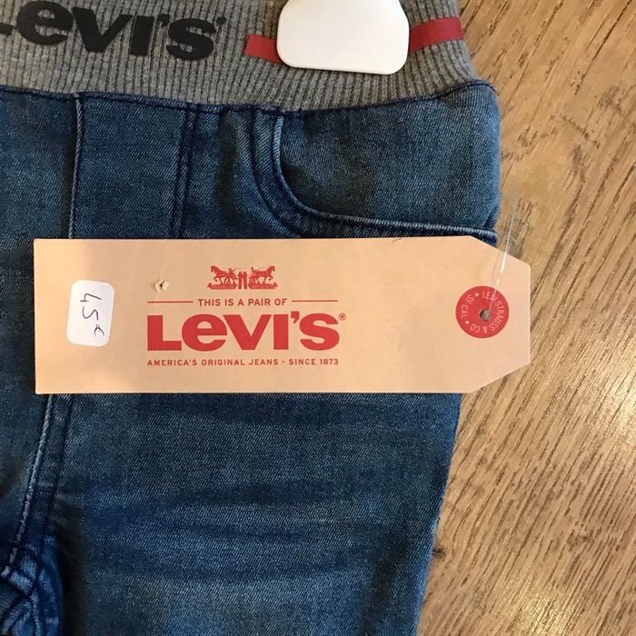 Jeans Lévis neuf bébé - photo numéro 2
