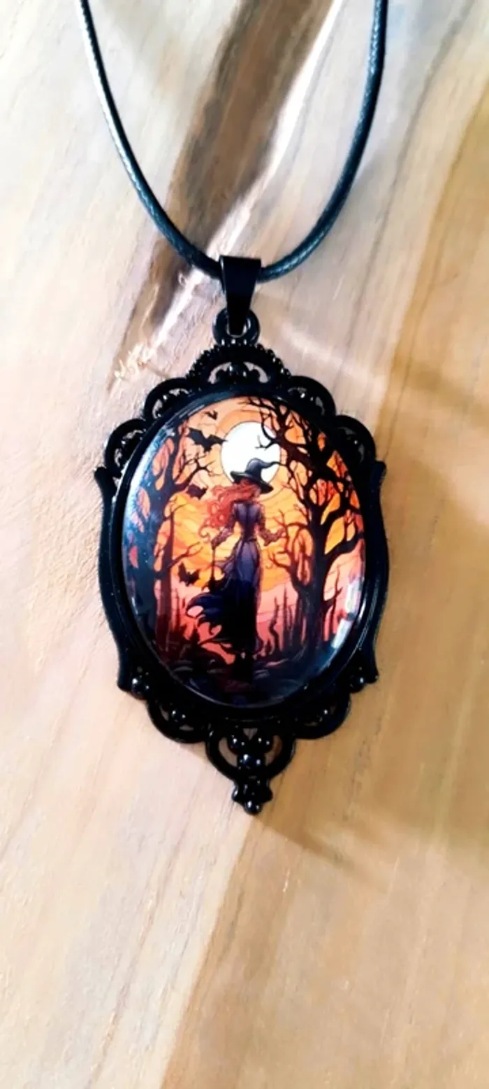 Collier avec pendentif ovale en verre - photo numéro 2