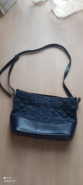 Sac bandoulière bleu et argenté