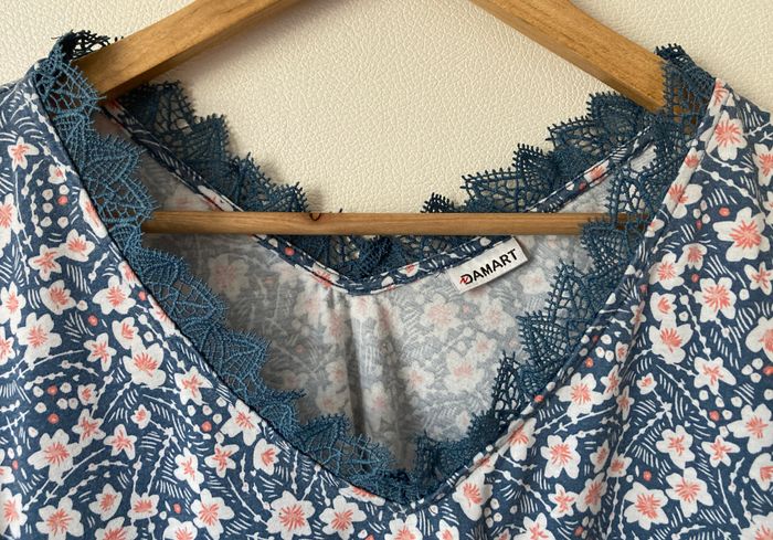 Tee-shirt fleuri encolure avec dentelle taille 54/56 - photo numéro 3