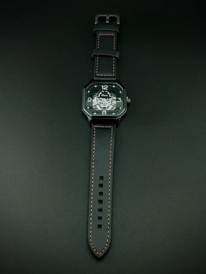 Montre hexagonale style rock, quatre bracelets - photo numéro 4