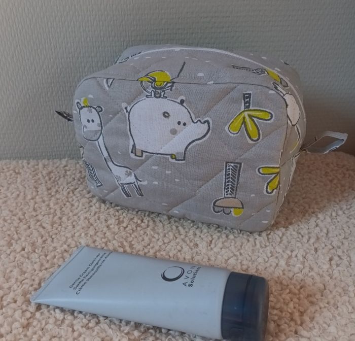 Trousse toilette 🦁 jungle gris et jaune - photo numéro 6