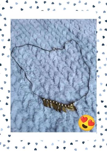 Collier motif feuille