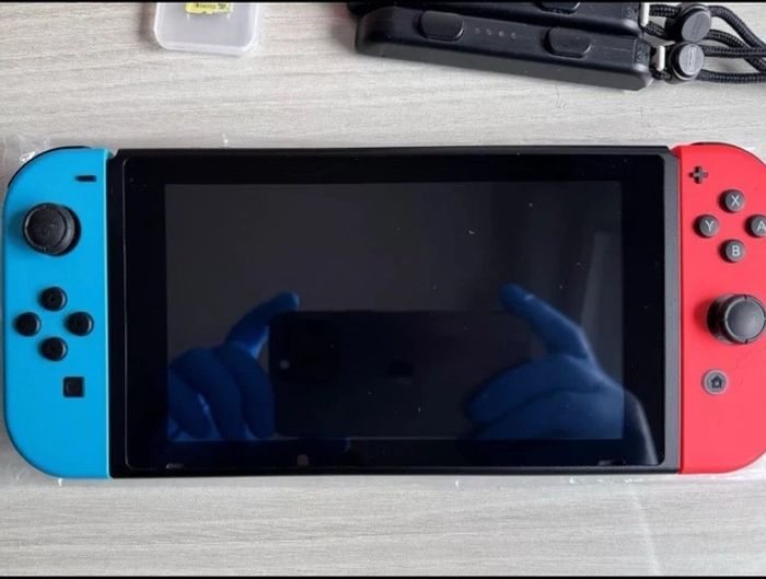 Nintendo Switch 32 Go Console avec Paire de Joy-Con - Bleu/Rouge - photo numéro 3