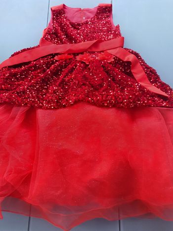 Robe rouge fille