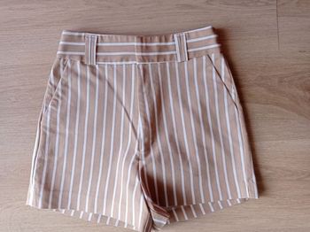SHORT STRADIVARIUS Rayé Beige/Blanc.