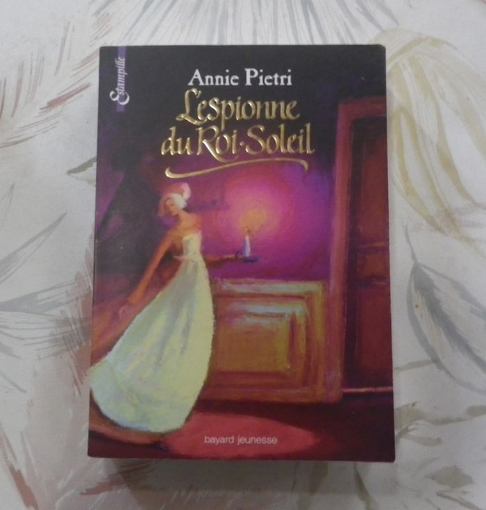 L'espionne du Roi-Soleil de Annie Piétri Ed. Estampille Bayard Jeunesse