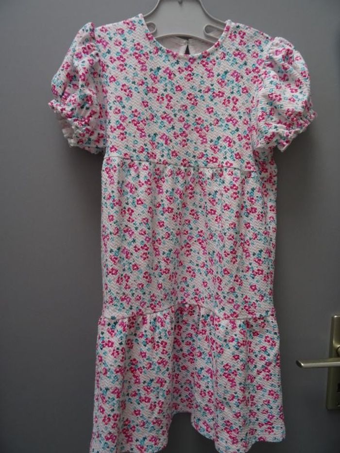 Robe blanche à fleurs 8 ans