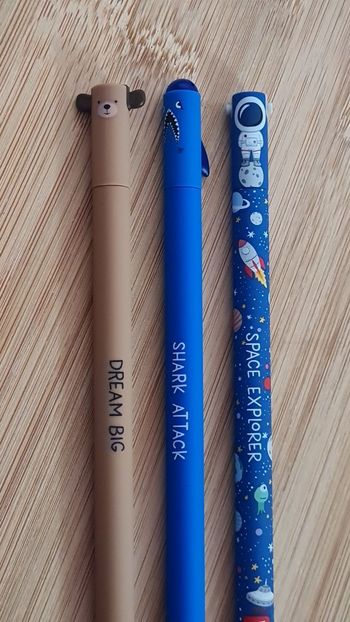 Legami Astronaute 🪐+ Ours Teddy sans Miel 🐻+ Requin Triste Fâché 🦈Logo LEGAMI en bas des Stylos