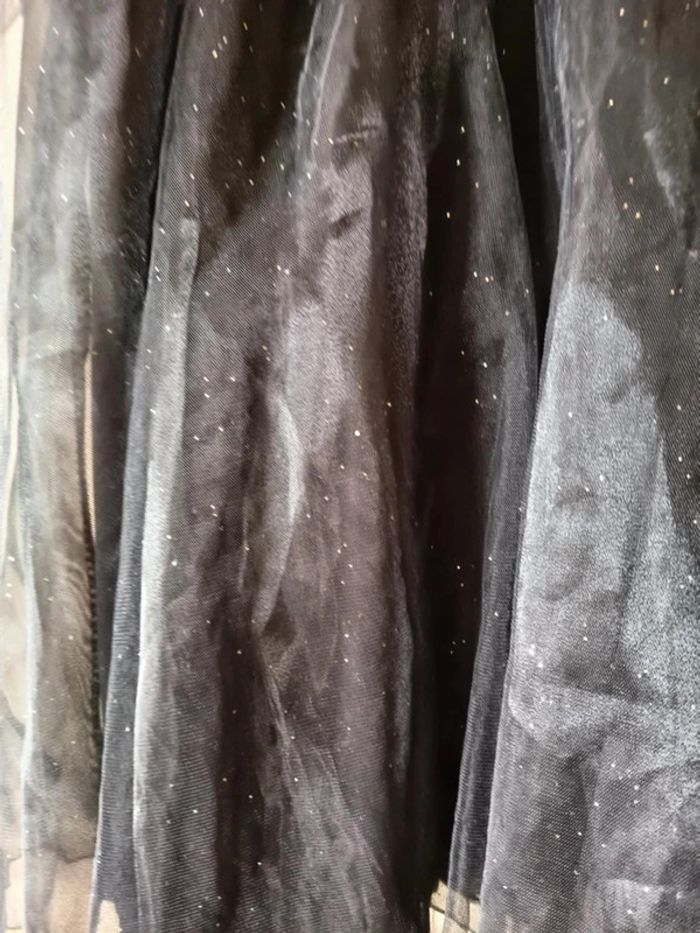 Robe courte. Tulle paillettes argent. Haut tissu - voile satiné. - photo numéro 5
