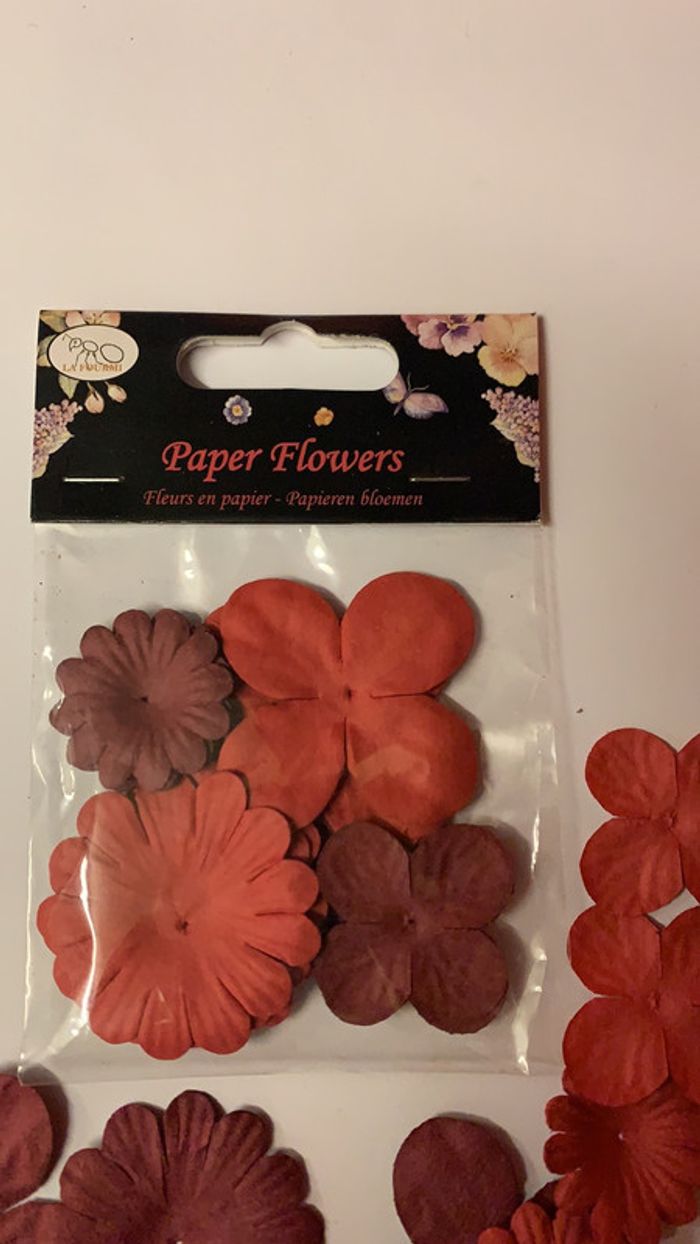 Pétales en papier rouge bordeaux scrapbooking - photo numéro 2