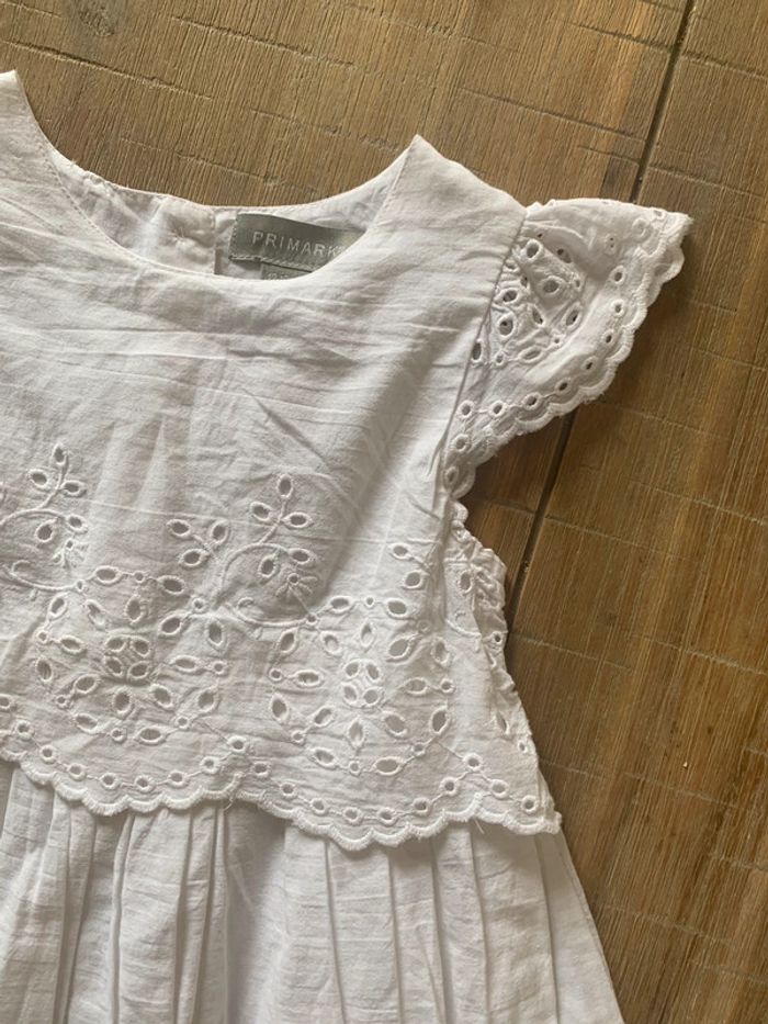 Robe blanche Neuve 12/18 mois - photo numéro 2