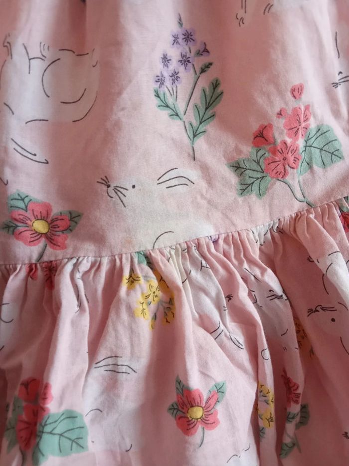 Superbe robe avec lapins et fleurs - photo numéro 2