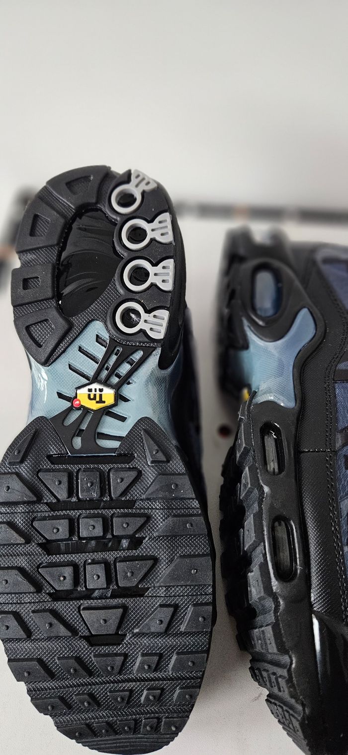 Basket TN Nike taille 43 - photo numéro 3