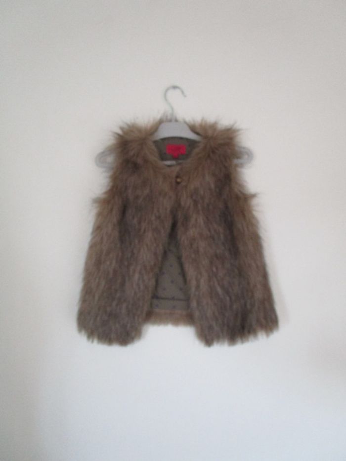 Gilet sans manches fausse fourrure Compagnie des Petits TBE