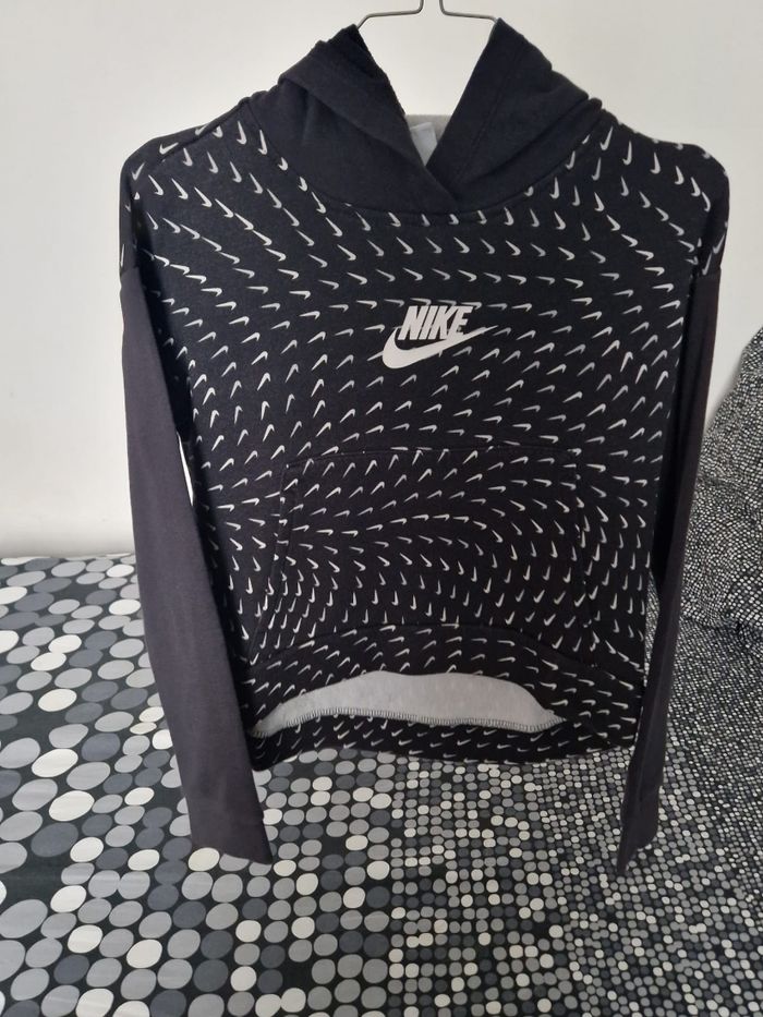 Sweat à capuche Nike noir à motifs – Taille L (146–156 cm) - photo numéro 4