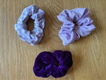 3 chouchous violet