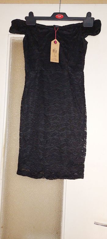 Robe noire dentelle neuve