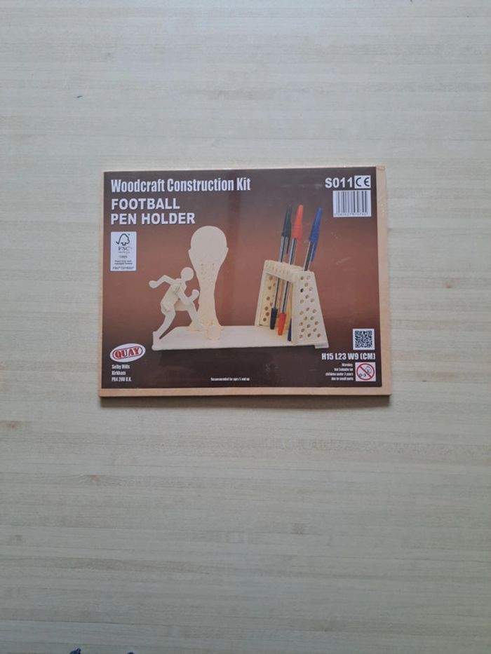 Kit créatif en bois Football – Support stylos DIY – Activité enfant