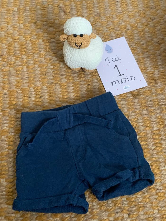 Short bleu marine 1 mois