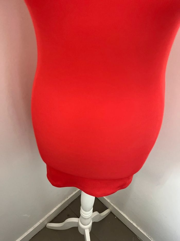 Robe moulante corail bershka S - photo numéro 2