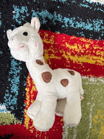 Sophie la girafe en peluche vulli 