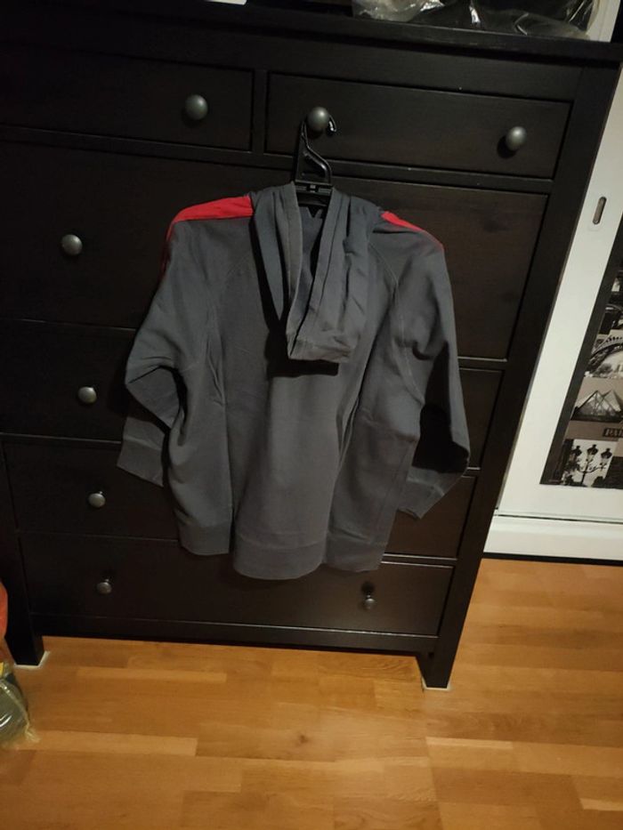 Sweat 3 Suisses 16 ans ou taille S - photo numéro 3