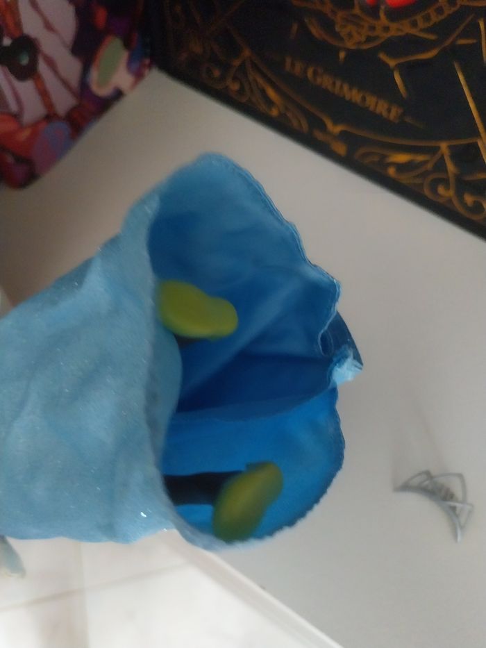 Poupée Tiana Disney Story en robe bleue et couronne + tenue verte princesse Disney - photo numéro 7