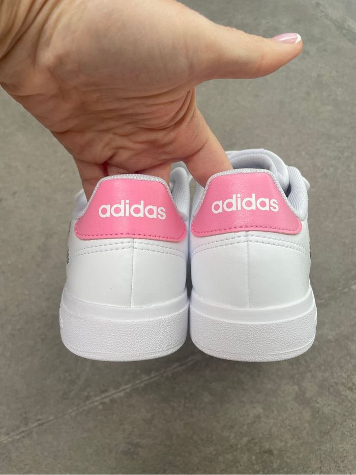 Basket adidas rose Labubu - photo numéro 3