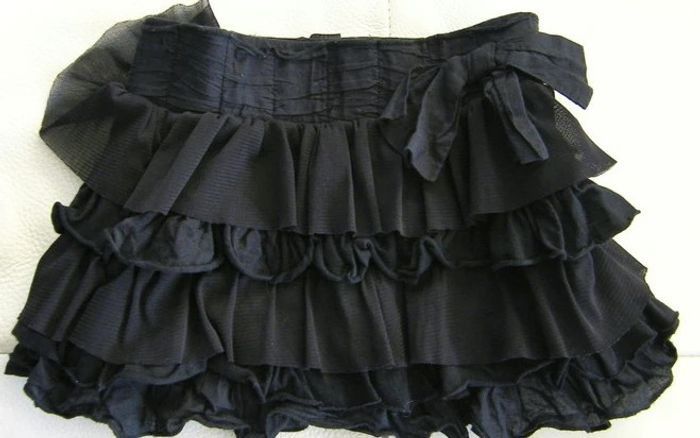 Jupe noire en 2 ans - photo numéro 2