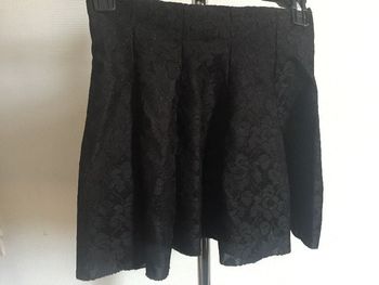 Jupe noire avec dentelle
