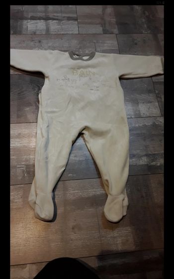 Grenouillere beige dessin tous au bain