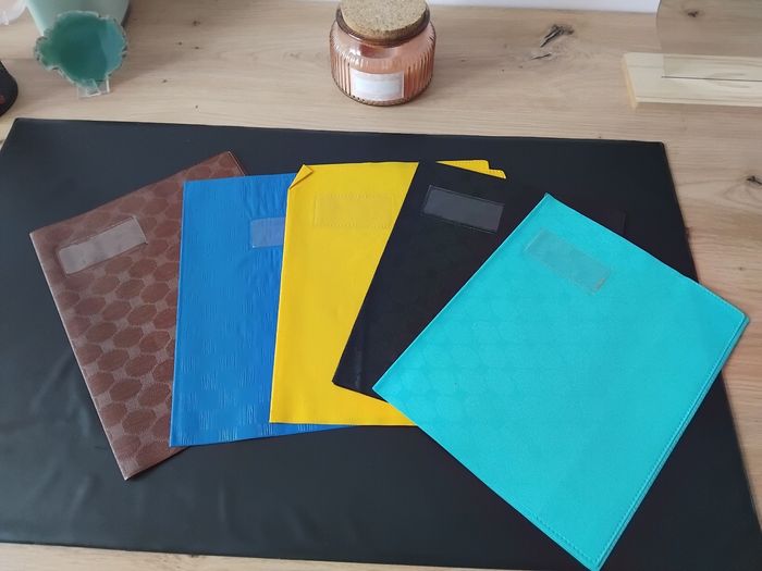 Lot de 5 protège cahier 17×22