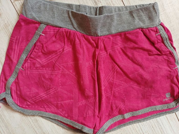Lot 2 Shorts  rose et 2  t shirts  mauve fille en 8 ans - photo numéro 4