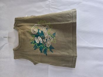 Débardeur 18 mois Sans Marque Kaki Lézard blanc imprimé avec décor feuillage vert et bleu