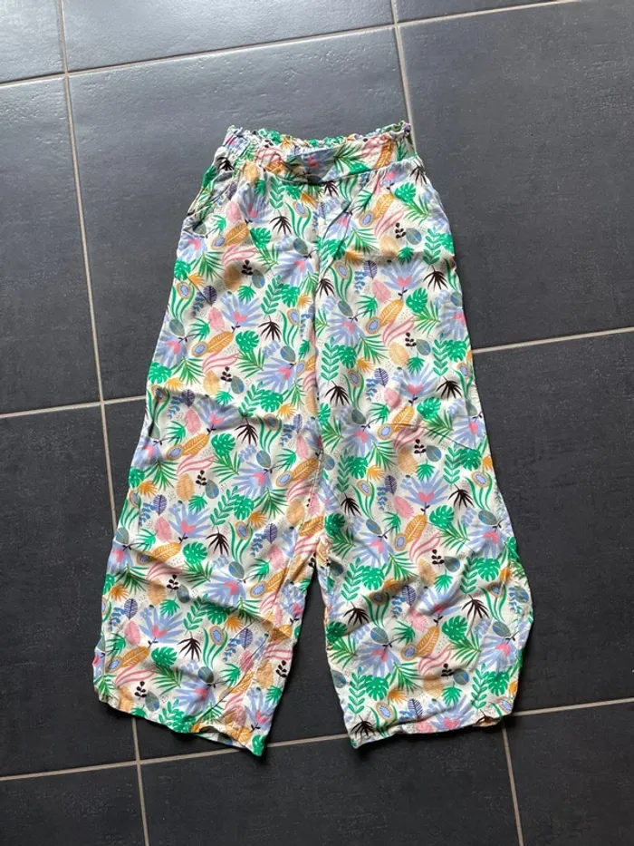 Pantalon fluide à motif tropical