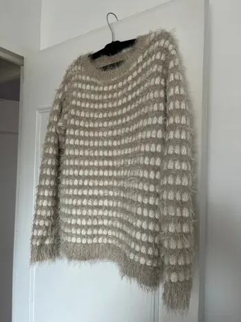 Jolie pull Zara girl