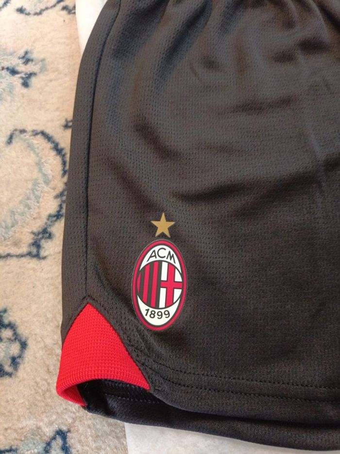 Tenue de foot Puma, équipe Milan AC taille 5/6 ans authentique neuf - photo numéro 19