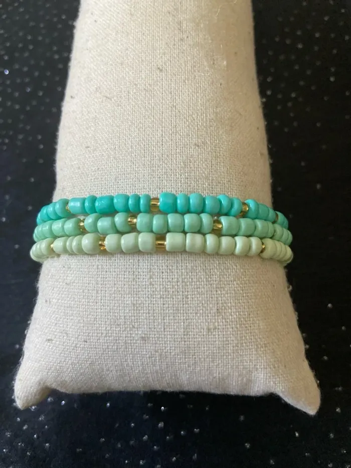 Bracelets verts eau doré