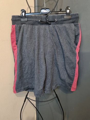 Short gris et rouge