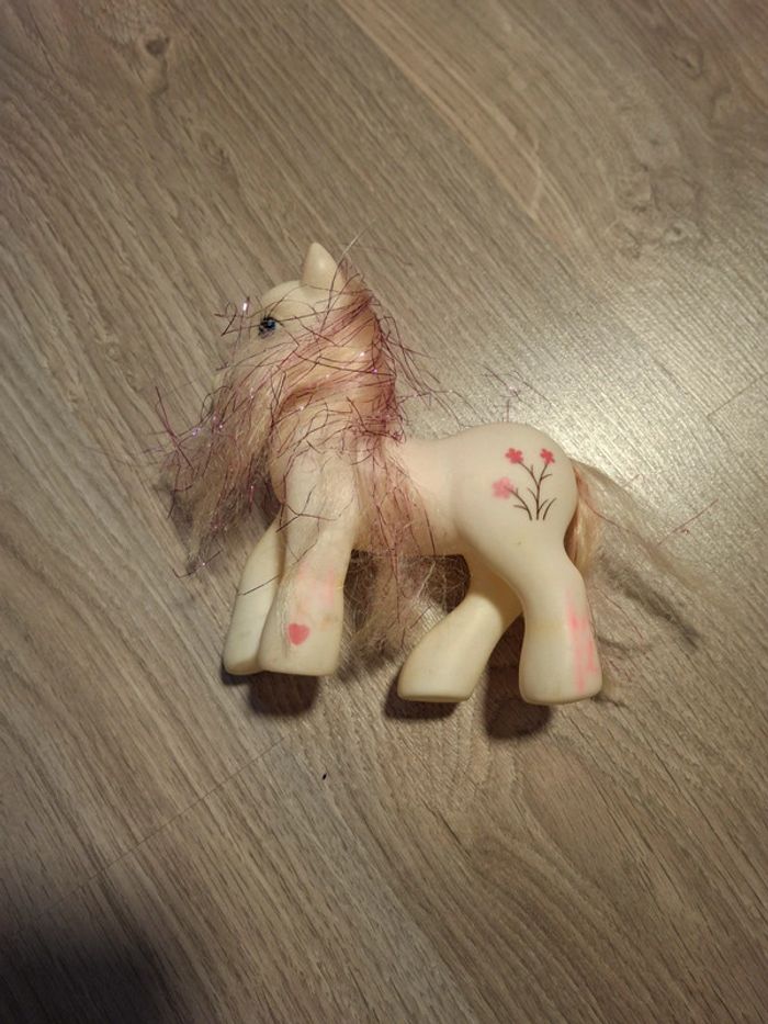 Petit poney figurine enfant