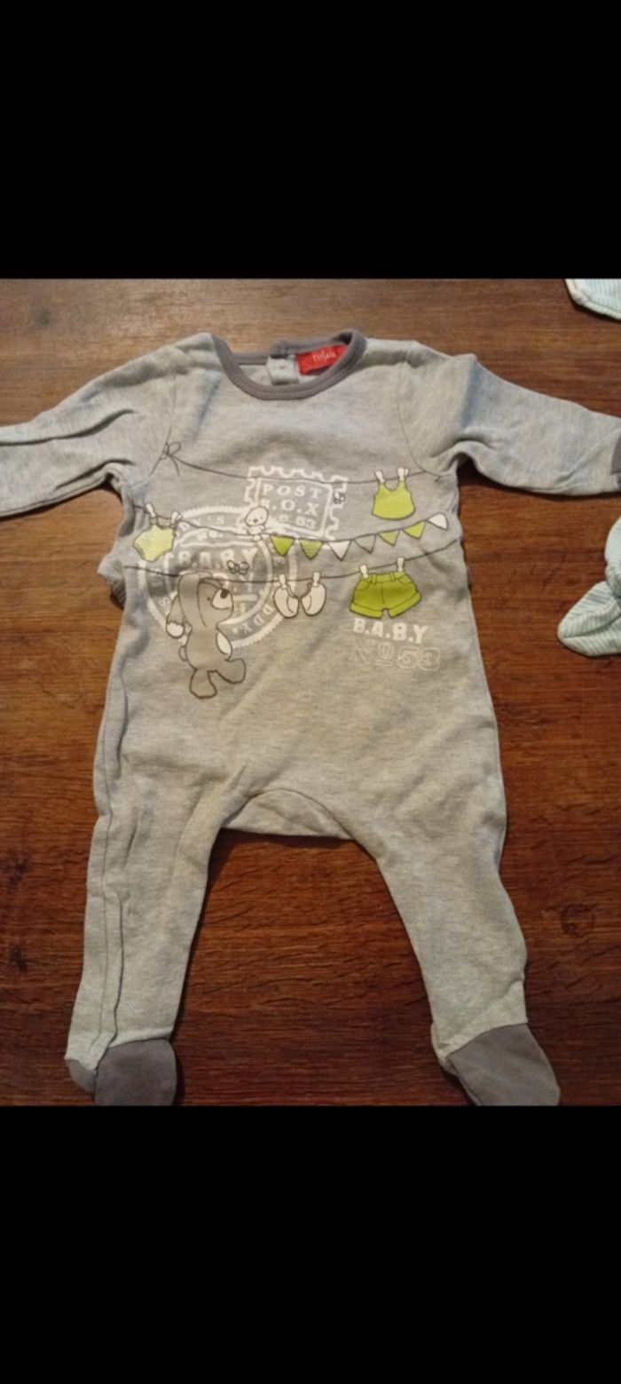 Lot de 3 pyjamas taille 3 mois - photo numéro 4