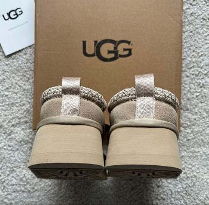 Sabots fourrées UGG Tazz - Taille 38 - Neuves - photo numéro 5