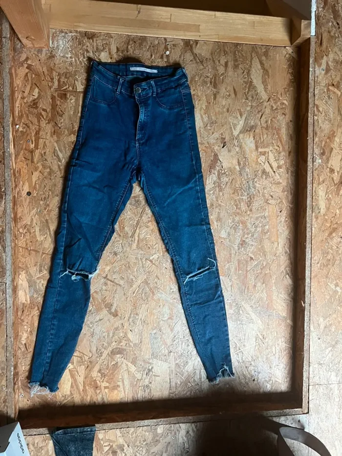 Jean troué bleu marine - photo numéro 2