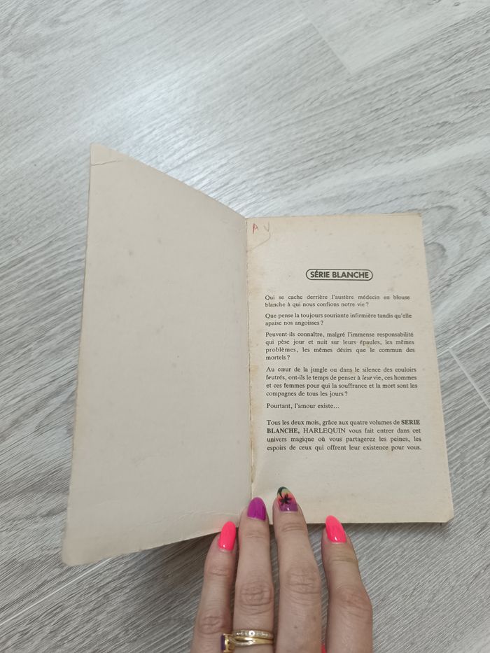 Livre Harlequin série blanche - photo numéro 3