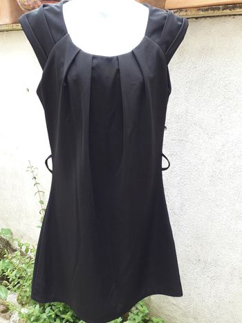 Robe noire décolleté rond
